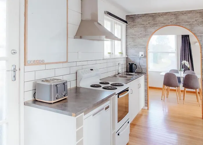 3 Bedroom House Fully Fenced & Secure Rotorua