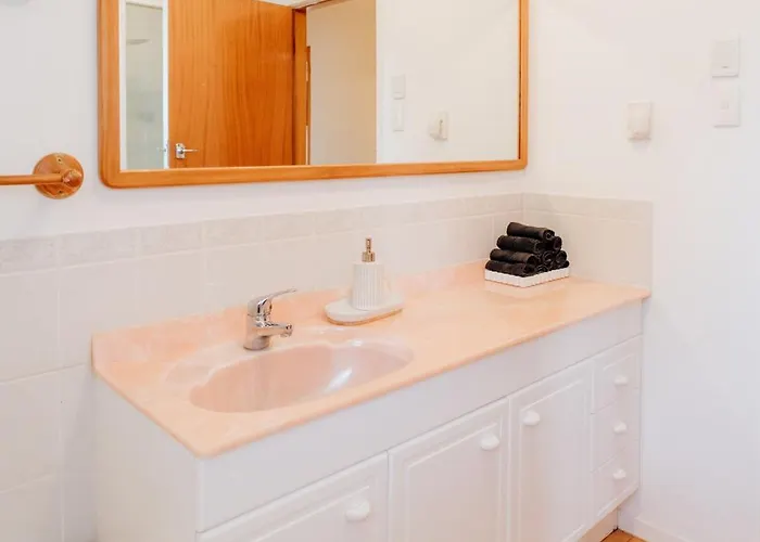 3 Bedroom House Fully Fenced & Secure *